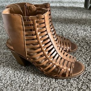 From target size 6.5 chestnut in good condition!